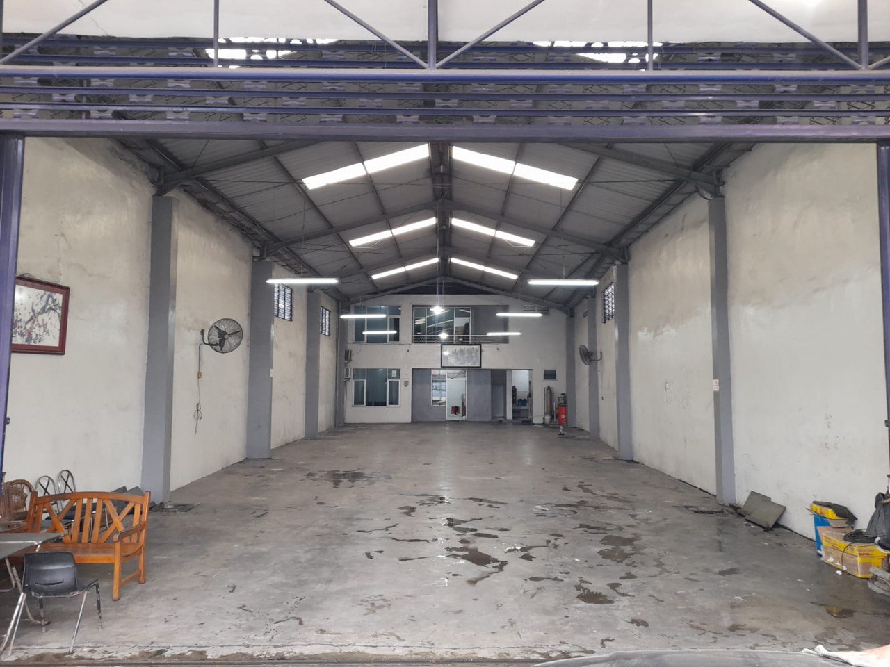 Dijual/Disewakan Gudang/Showroom Mobil Strategis di Raya Kletek Sidoarjo - Image 1