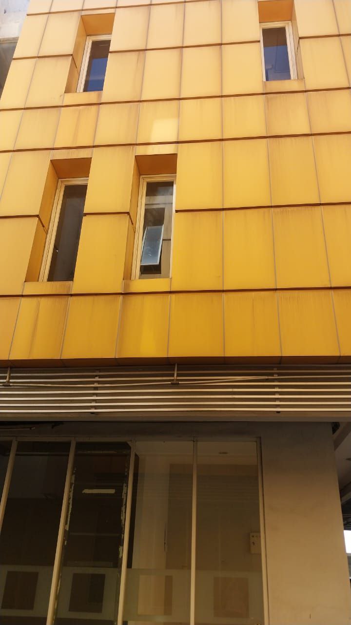 Disewakan/Dijual Ruko Strategis Este Square Merr Soekarno Surabaya Timur - Image 1