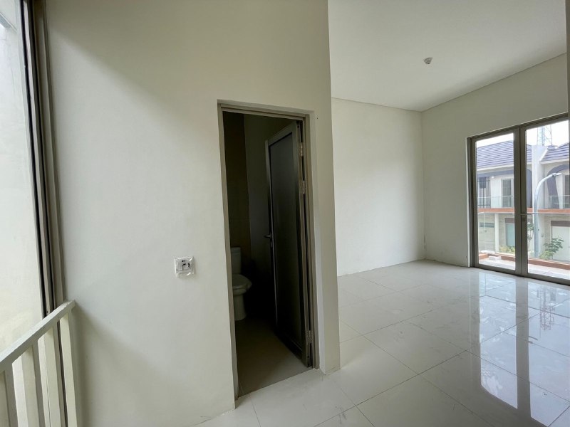 Dijual Rugi Rumah 2 Lantai Siap Huni Lokasi Strategis di Garberra Greenland Gresik - Thumbnail 2
