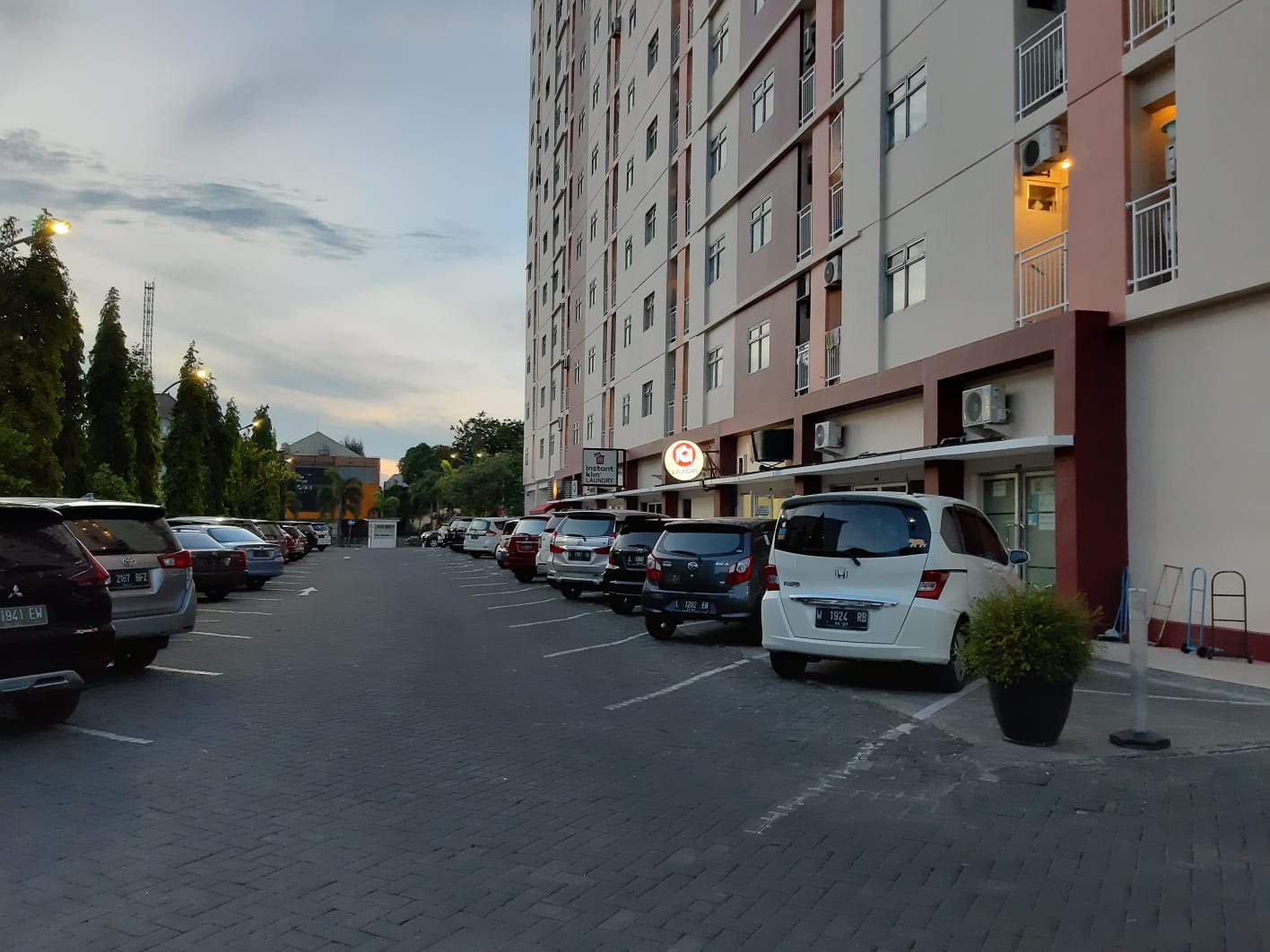 Jual Apartemen Studio Gunawangsa Manyar Lokasi Strategis Surabaya Timur - Thumbnail 2