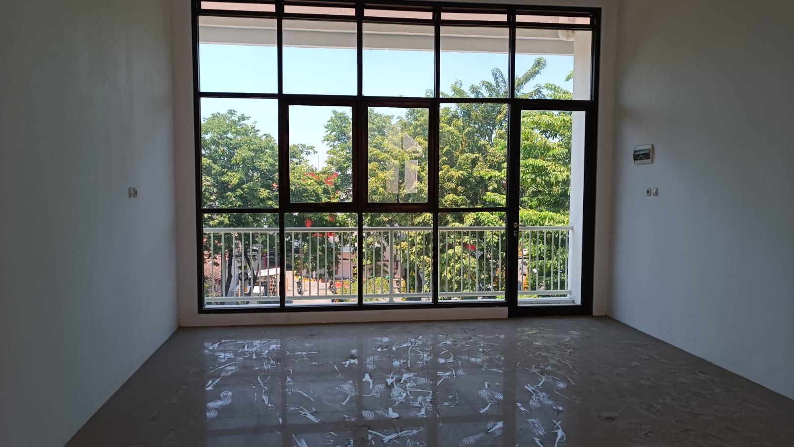Disewakan Ruko 3,5 Lantai Area Komersial Rungkut Asri Lokasi Strategis Surabaya Timur - Thumbnail 2