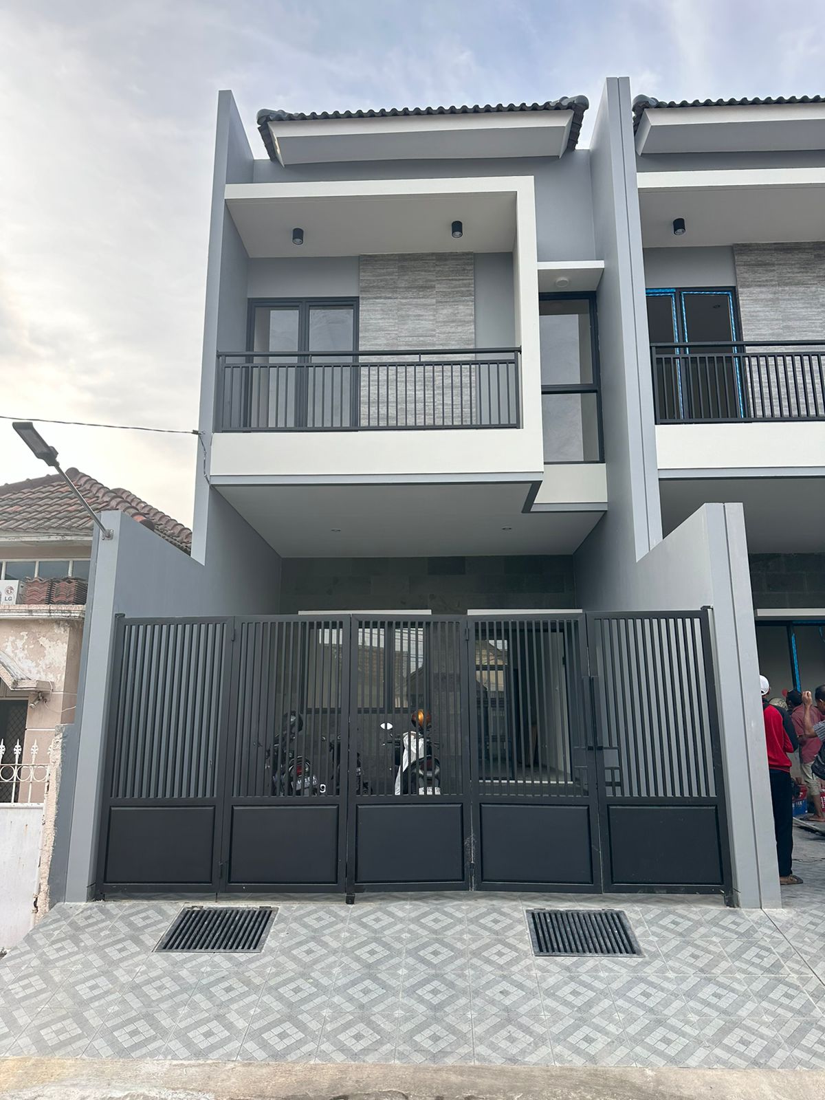 Jual Rumah Baru Minimalis 2 Lantai Nirwana Eksekutif Surabaya Timur - Image 1