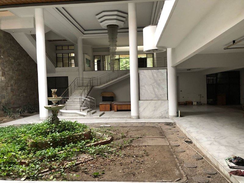 Disewakan Rumah Strategis di Jalan Utama Raya Dharmahusada Indah Surabaya Timur - Thumbnail 2