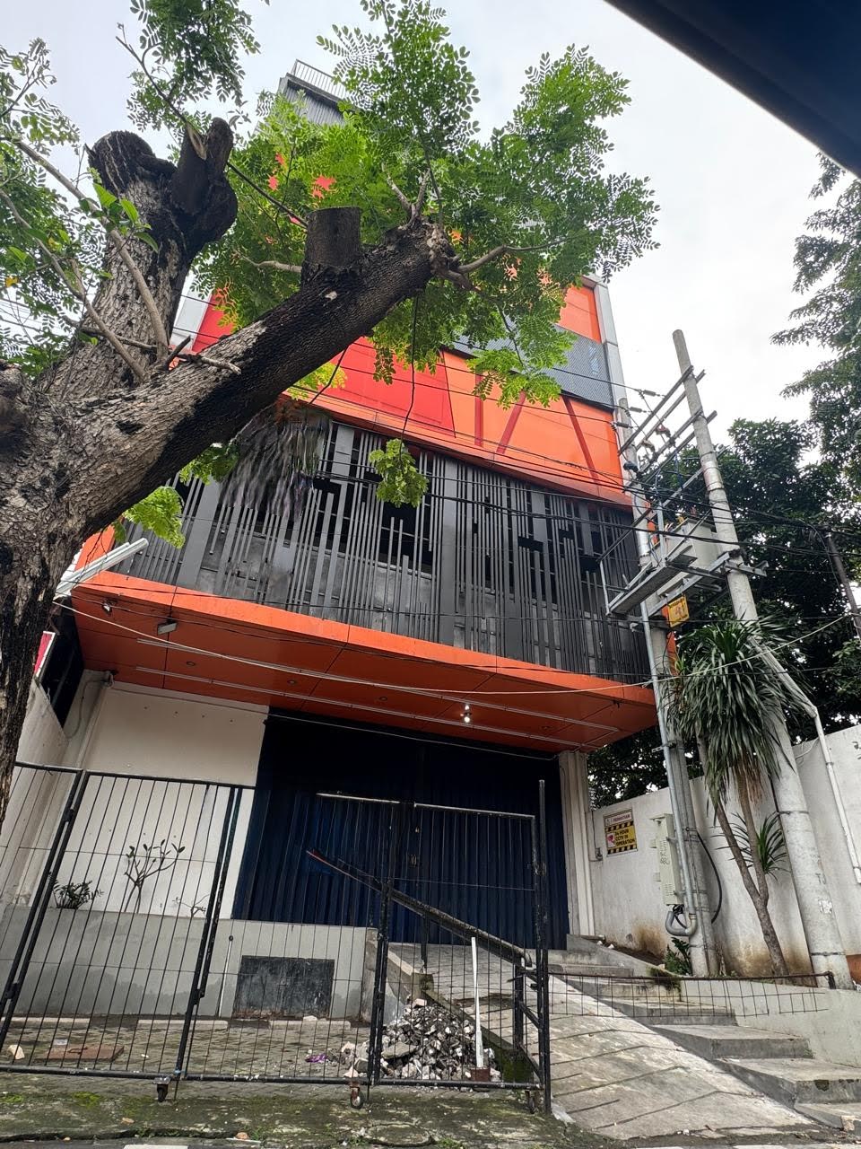 Dijual Gedung Komersial - Nol Jalan Raya Diponegoro, Surabaya Pusat - Image 1