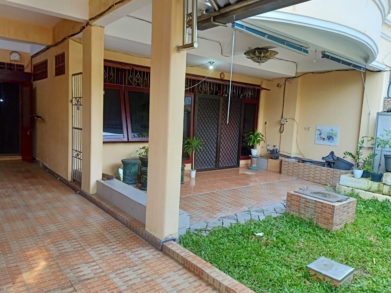 Dijual Rumah 2,5 Lantai di Nginden Intan, Surabaya Timur - Image 1