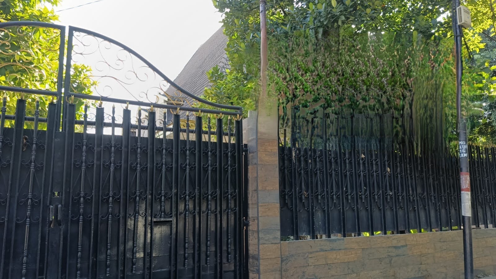 Disewakan Rumah Ex Kantor di Nol Jalan Raya Diponegoro, Surabaya Pusat - Image 1