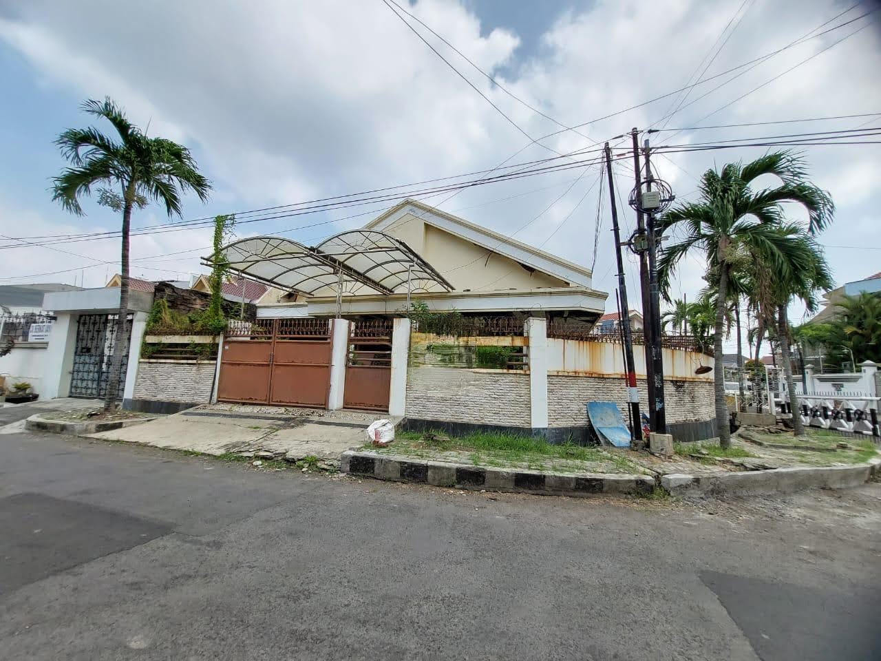 Dijual Rumah Strategis di Nol Jalan Raya Sukomanunggal Jaya – Surabaya Barat - Image 1