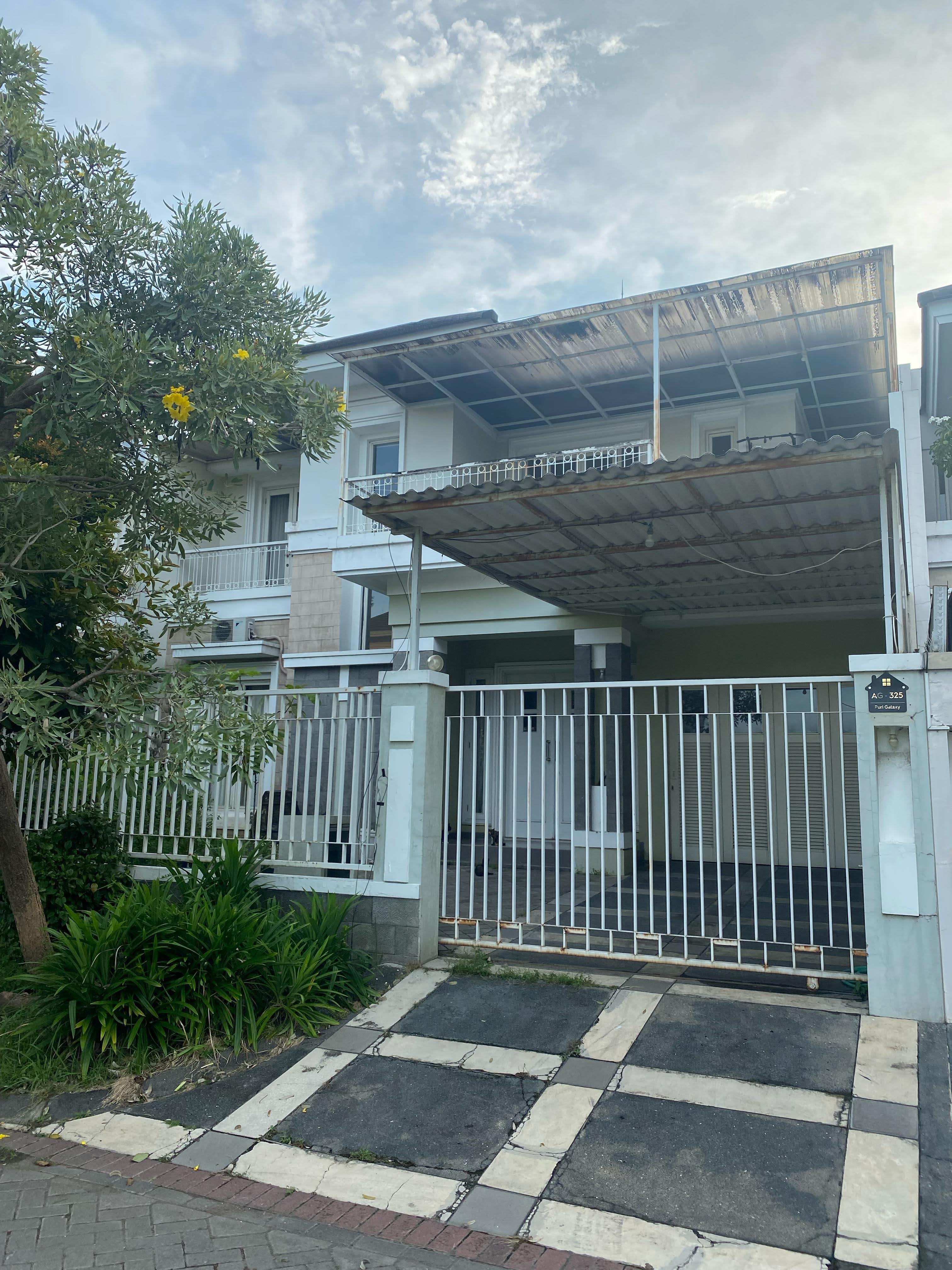 Dijual Rumah Mewah Semi Furnish di Cluster Acacia Garden Puri Galaxy Surabaya Timur - Image 1