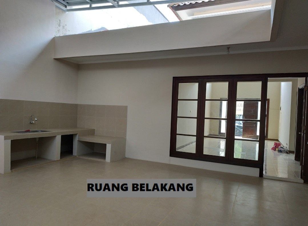 Disewakan Rumah Strategis di Fullerton Citraland Surabaya Barat - Image 1