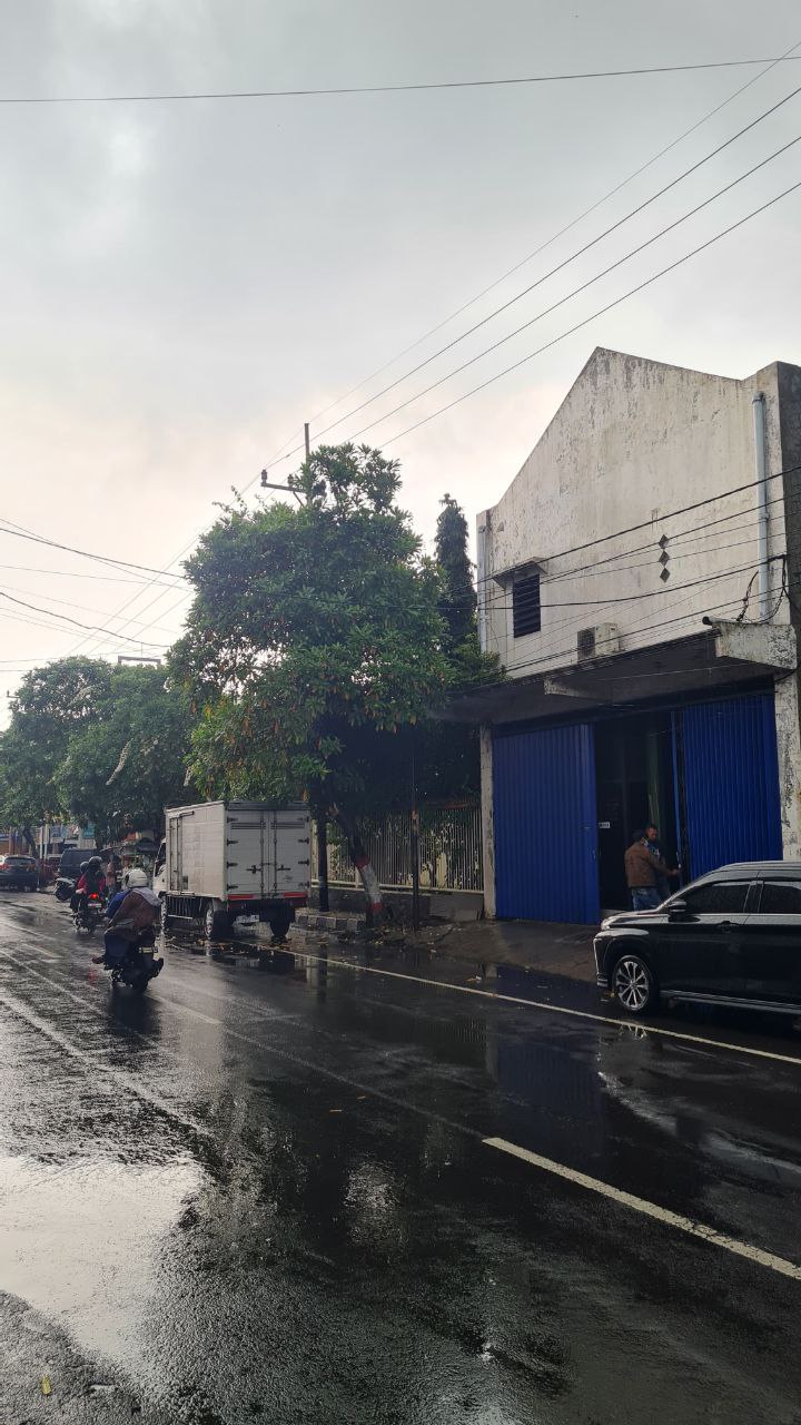Disewakan Ruko Besar di Nol Jalan Raya P.B. Sudirman, Mojokerto - Thumbnail 2