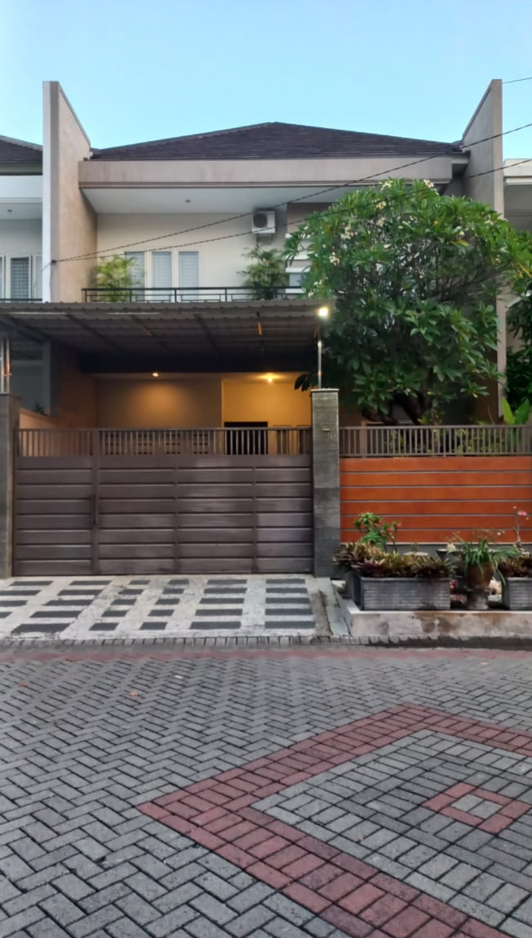 Dijual Rumah Minimalis Siap Huni di Galaxy Bumi Permai Surabaya Timur - Image 1