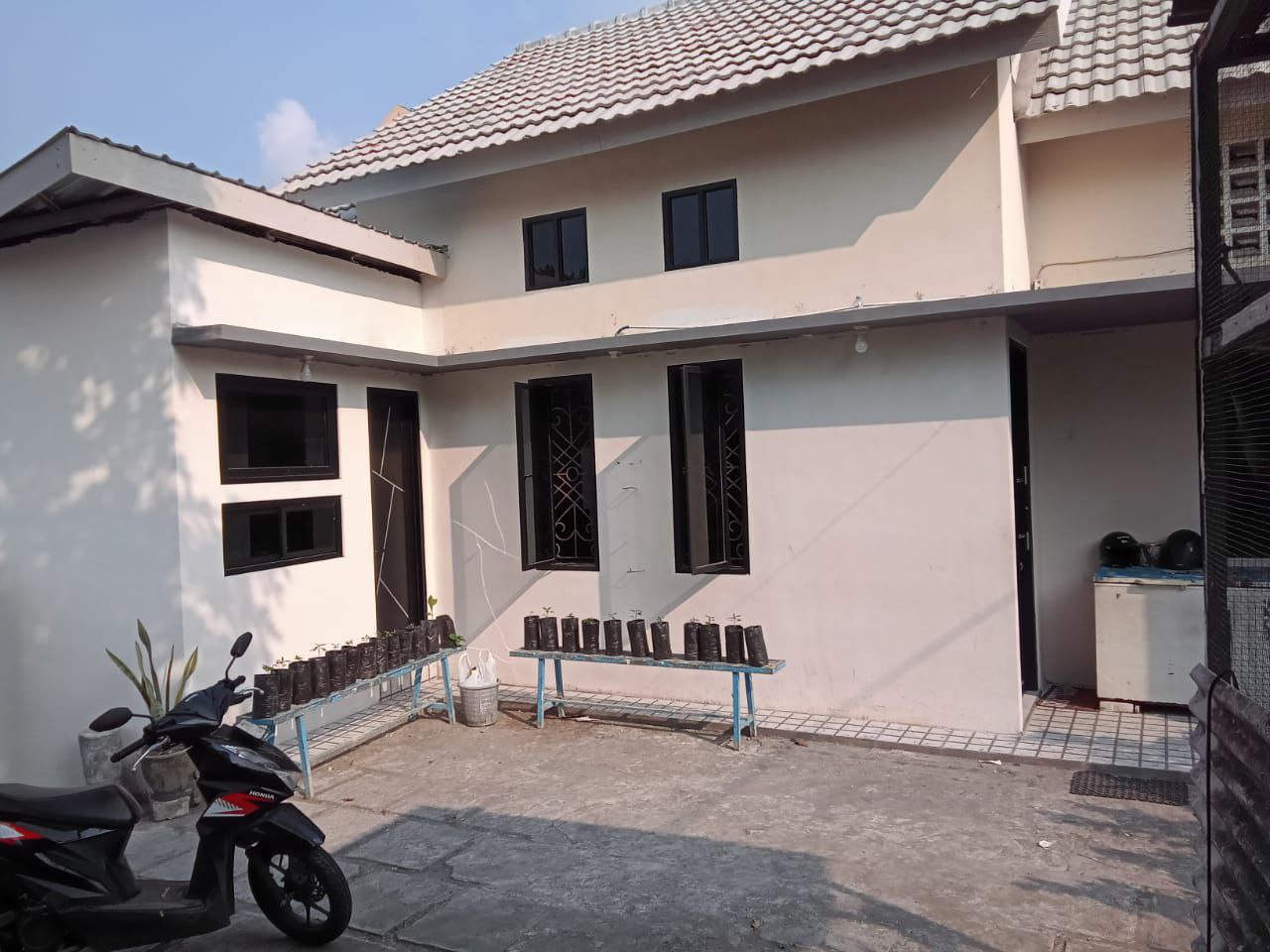 Dijual Rumah Hunian Nyaman Strategis di Kawasan Palem Pertiwi Menganti Gresik - Image 1