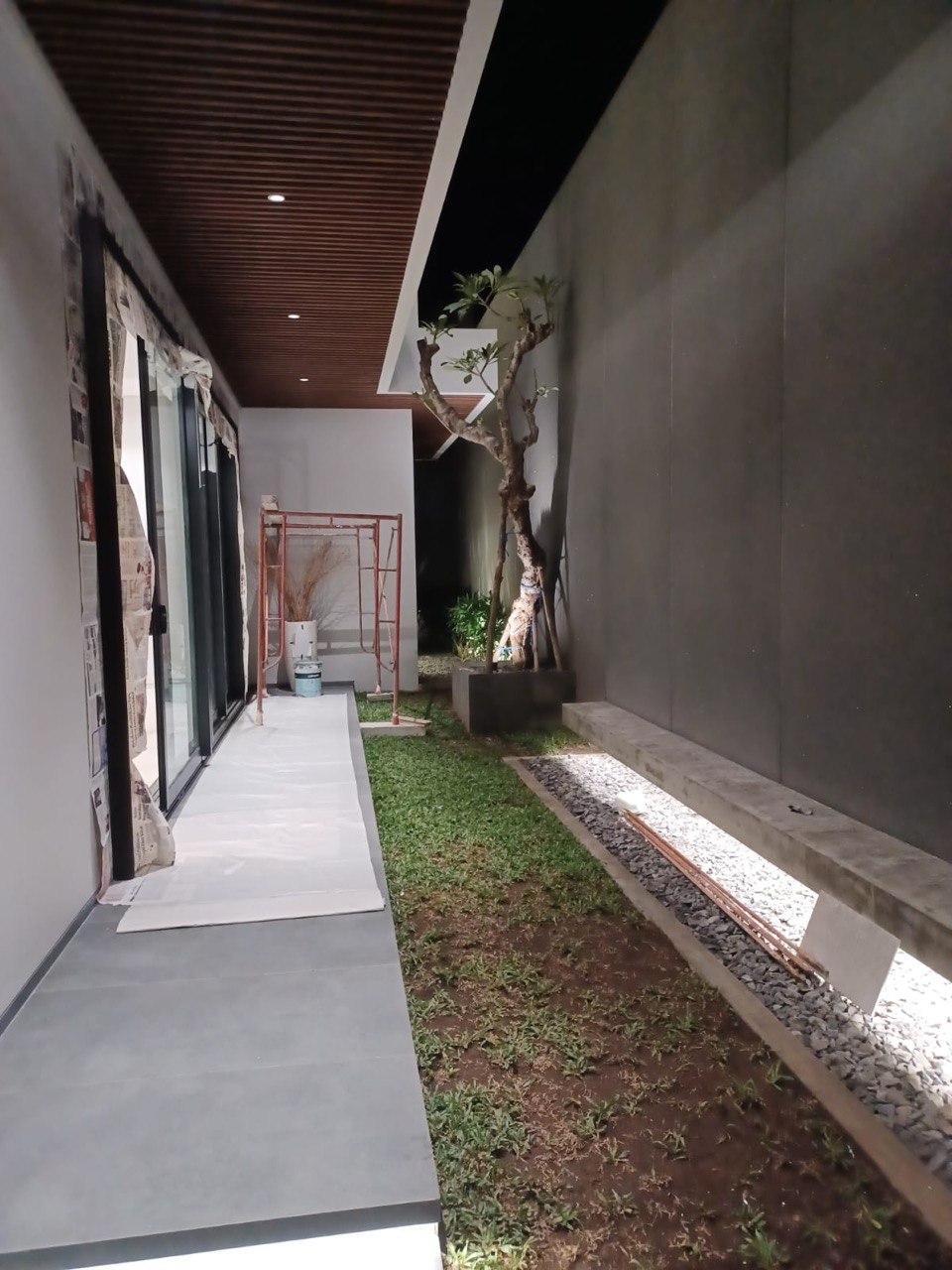 Dijual Rumah Mewah Konsep Villa di Bukit Golf Mediterania Citraland Surabaya Barat - Thumbnail 2