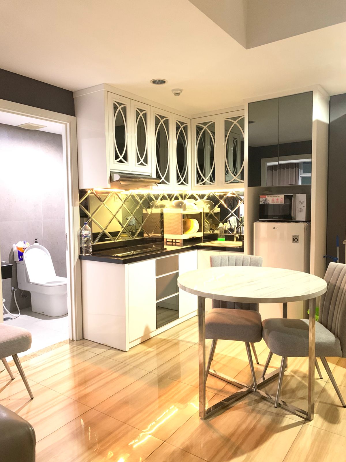 Dijual Unit Apartemen Full Furnished Modern di Grand Sungkono Lagoon, Surabaya Barat - Thumbnail 3