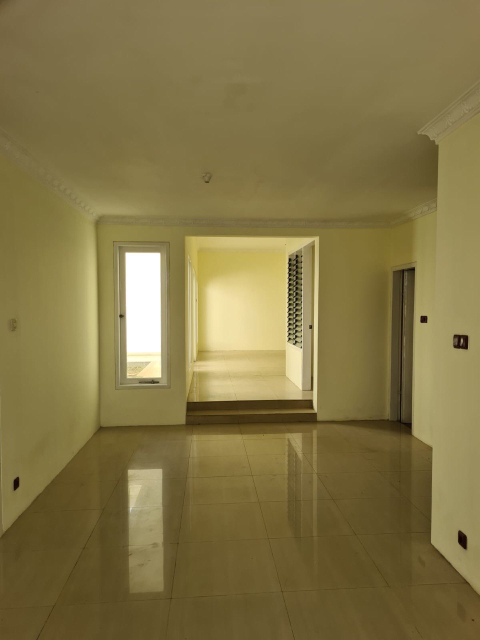 Dijual Rumah Luas Nyaman di Kawasan Elit Darmo Harapan Indah Surabaya Barat - Thumbnail 4