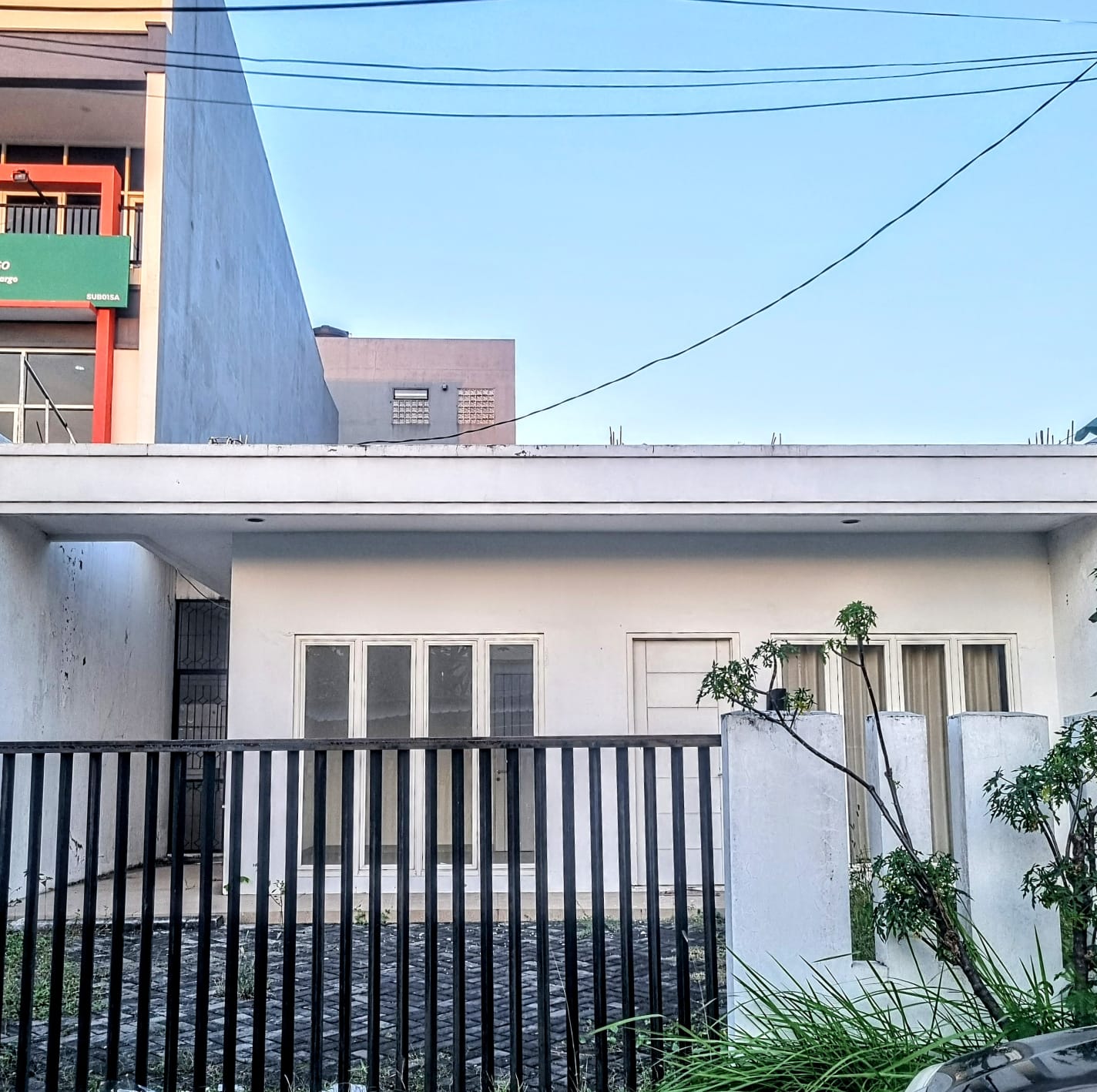 Dijual Rumah Nyaman di Kawasan Strategis Wiyung Praja Surabaya Barat - Image 1
