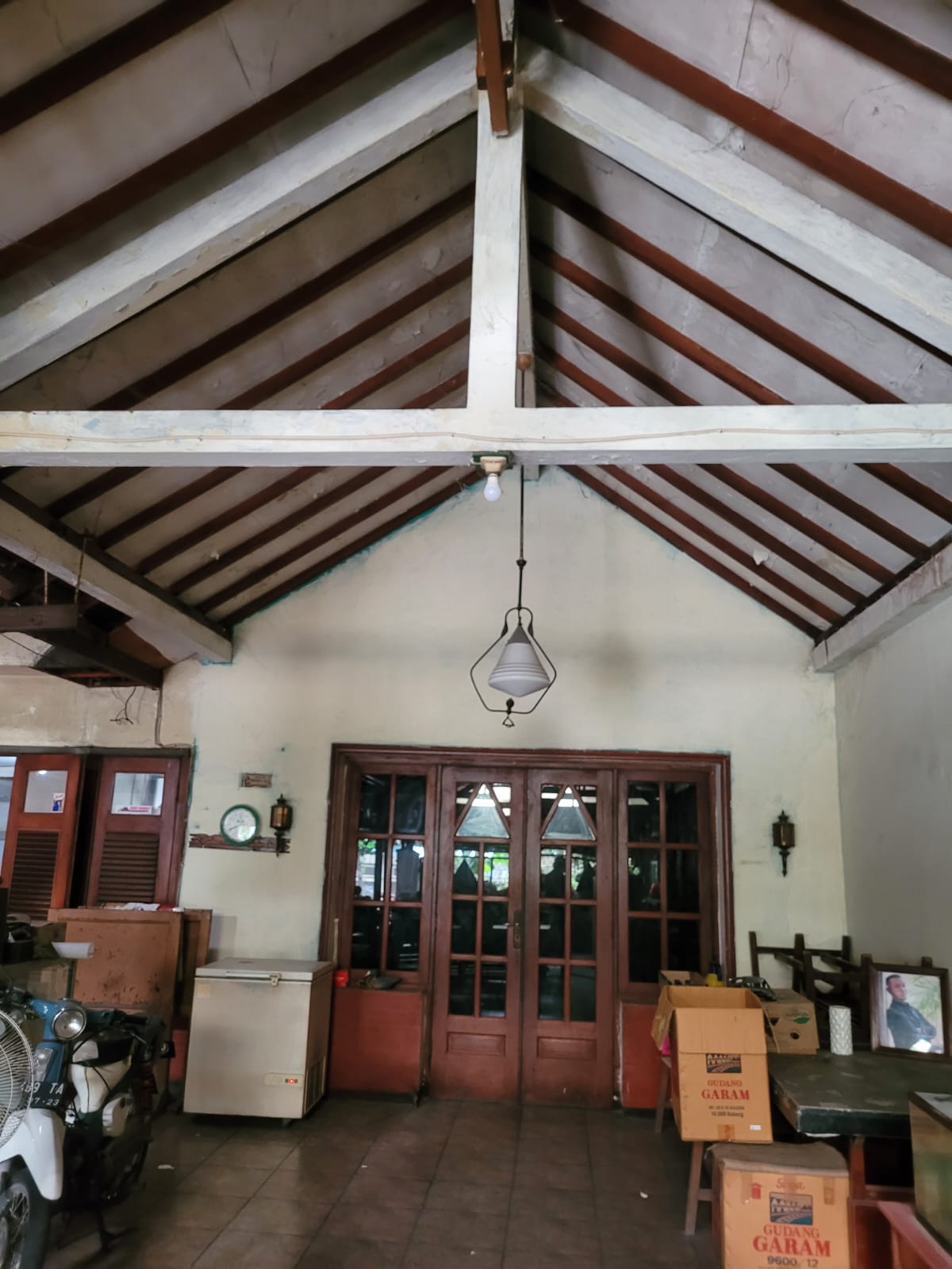 Dijual Rumah 2 Lantai Luas Hadap Barat di Jalan Tumapel, Surabaya Pusat - Image 1