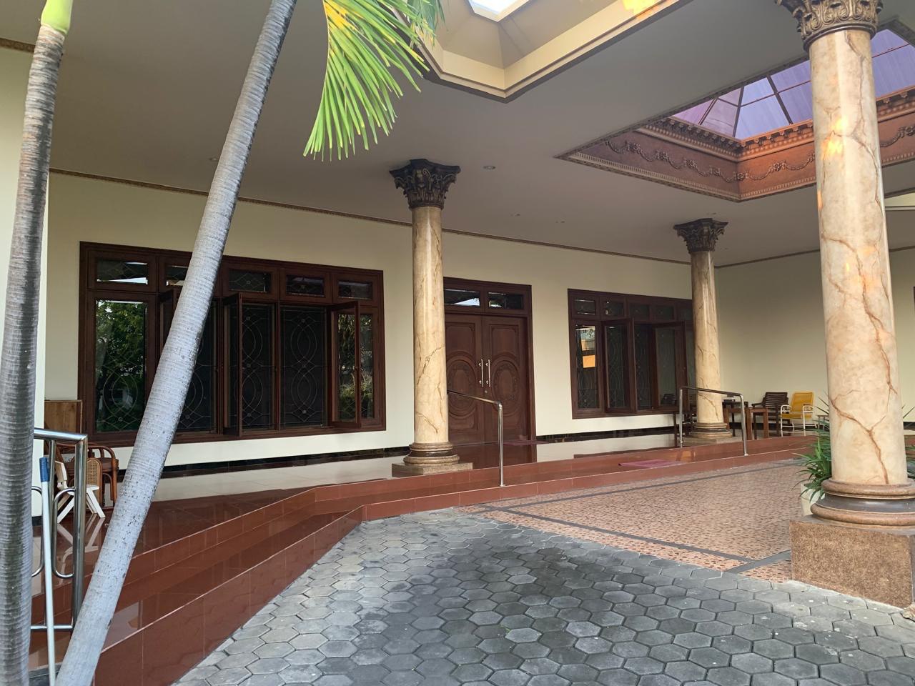Dijual Rumah Mewah Lokasi Strategis di Raya Sambikerep Surabaya Barat - Image 1