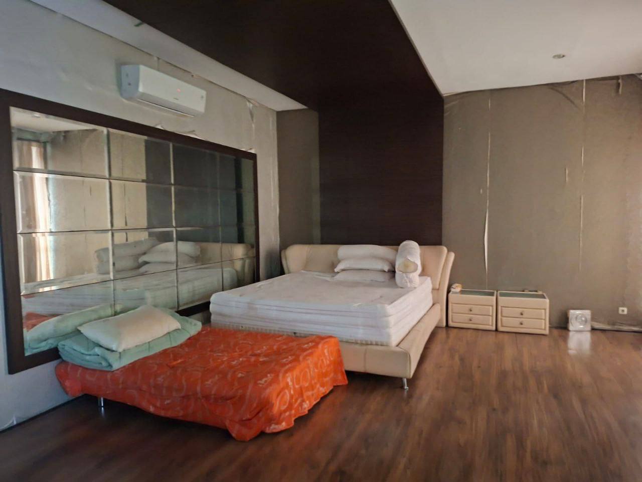 Dijual Rumah Mewah Full Furnished di Raffles Garden Citraland Utama Surabaya Barat - Thumbnail 3