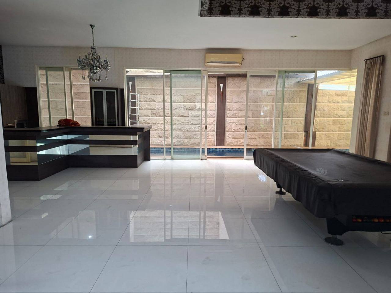 Dijual Rumah Mewah Full Furnished di Raffles Garden Citraland Utama Surabaya Barat - Thumbnail 4