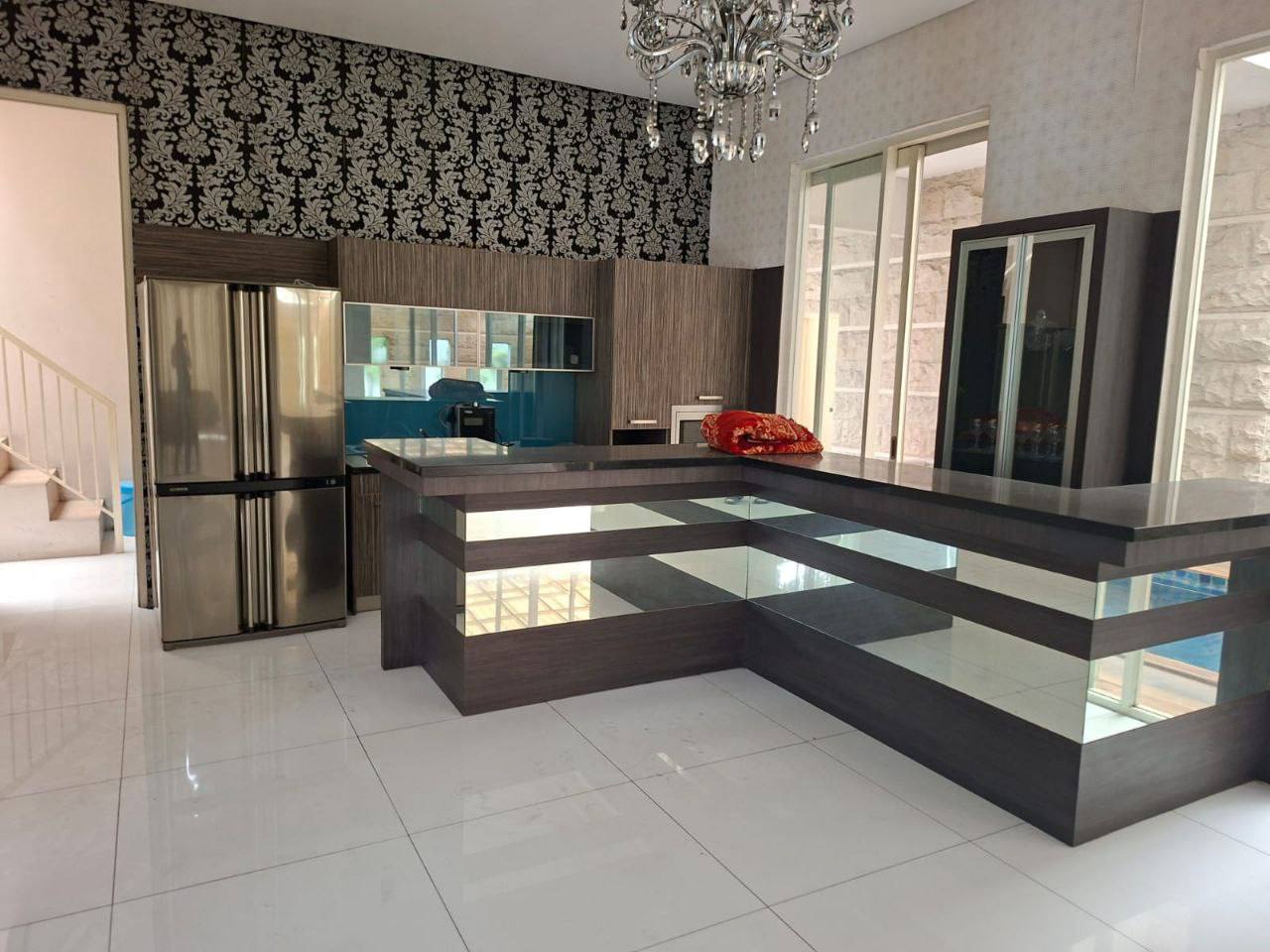 Dijual Rumah Mewah Full Furnished di Raffles Garden Citraland Utama Surabaya Barat - Image 1