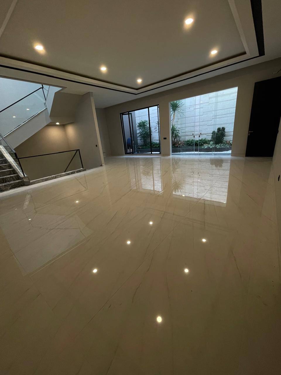 Dijual Rumah Minimalis 3 Lantai di Citraland Surabaya Barat - Thumbnail 2