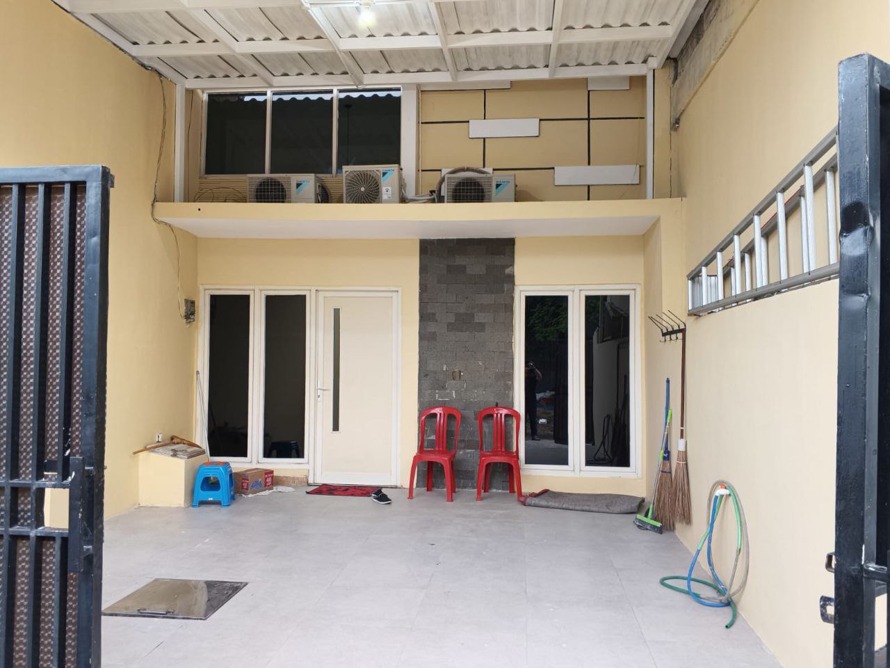 Dijual Rumah Siap Huni dan Butuh Cepat Medokan Ayu Utara Surabaya Timur - Image 1