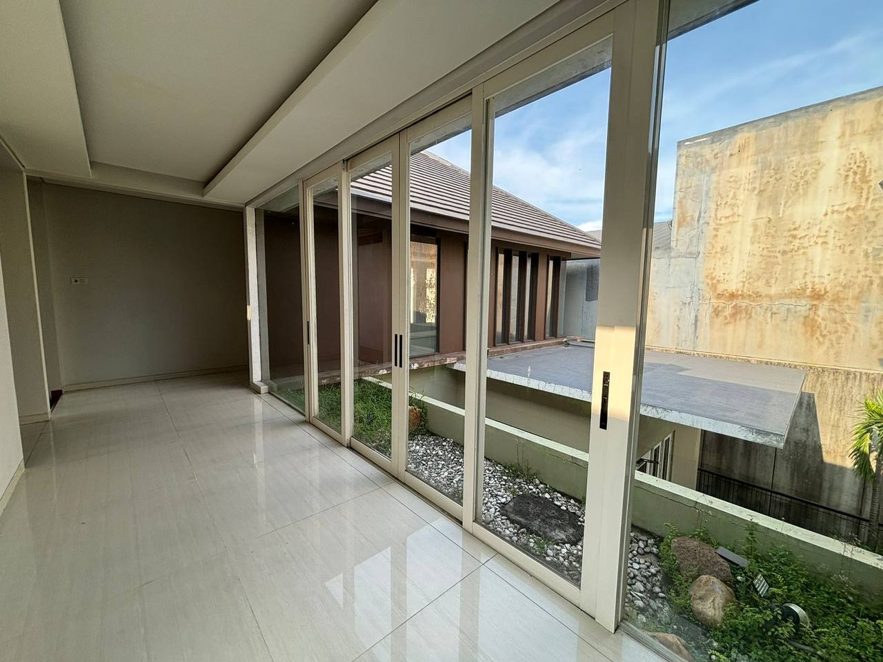 Dijual Rumah Mewah Modern Eksklusif di Citraland Raya Surabaya Barat - Thumbnail 3