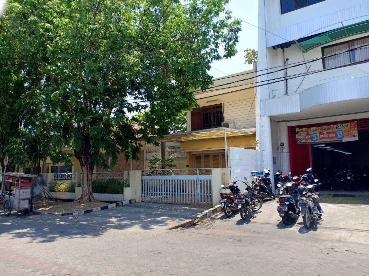 Disewakan Rumah Kantor Eksklusif di Manyar Kertoarjo Surabaya Timur - Image 1