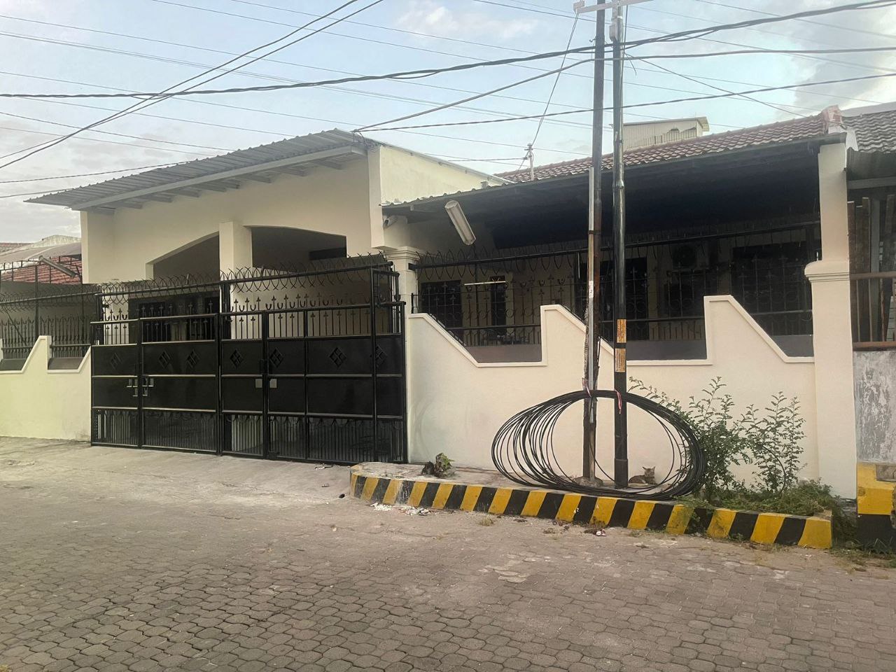 Dijual Rumah Terawat Murah di Darmo Indah Asri Surabaya Barat - Image 1