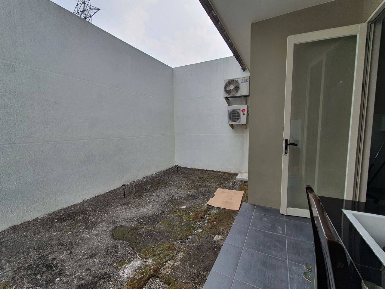 Dijual Cepat Rumah Minimalis 2 Lantai di Greenlake Citraland, Surabaya Barat - Thumbnail 4