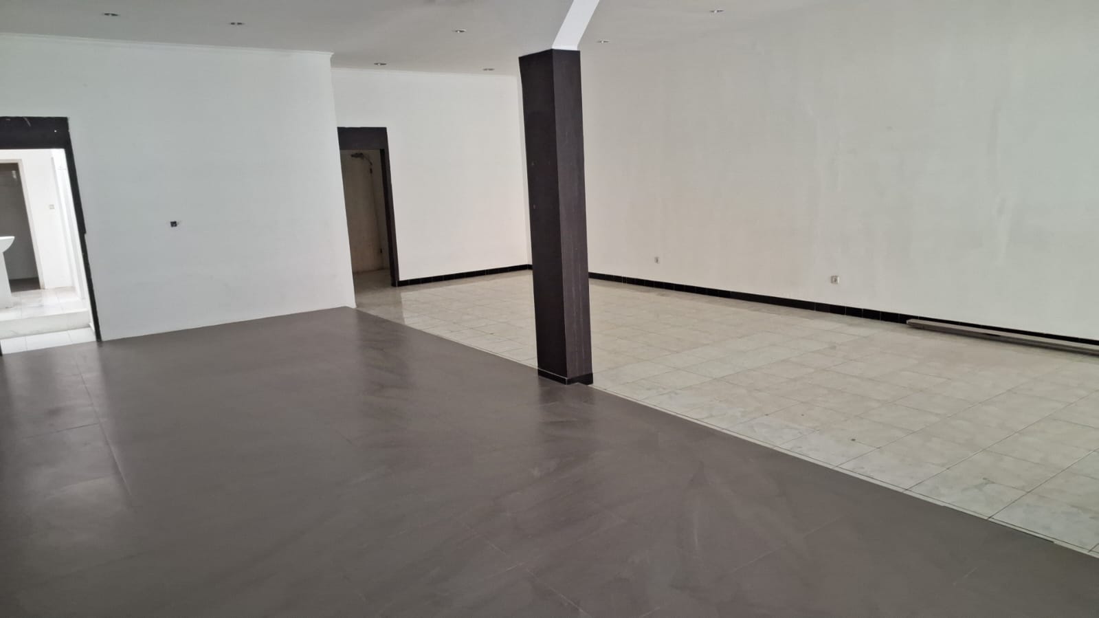 Disewakan Ruko Komersial di Jalan Kartini Lokasi Strategis Surabaya Pusat - Thumbnail 2