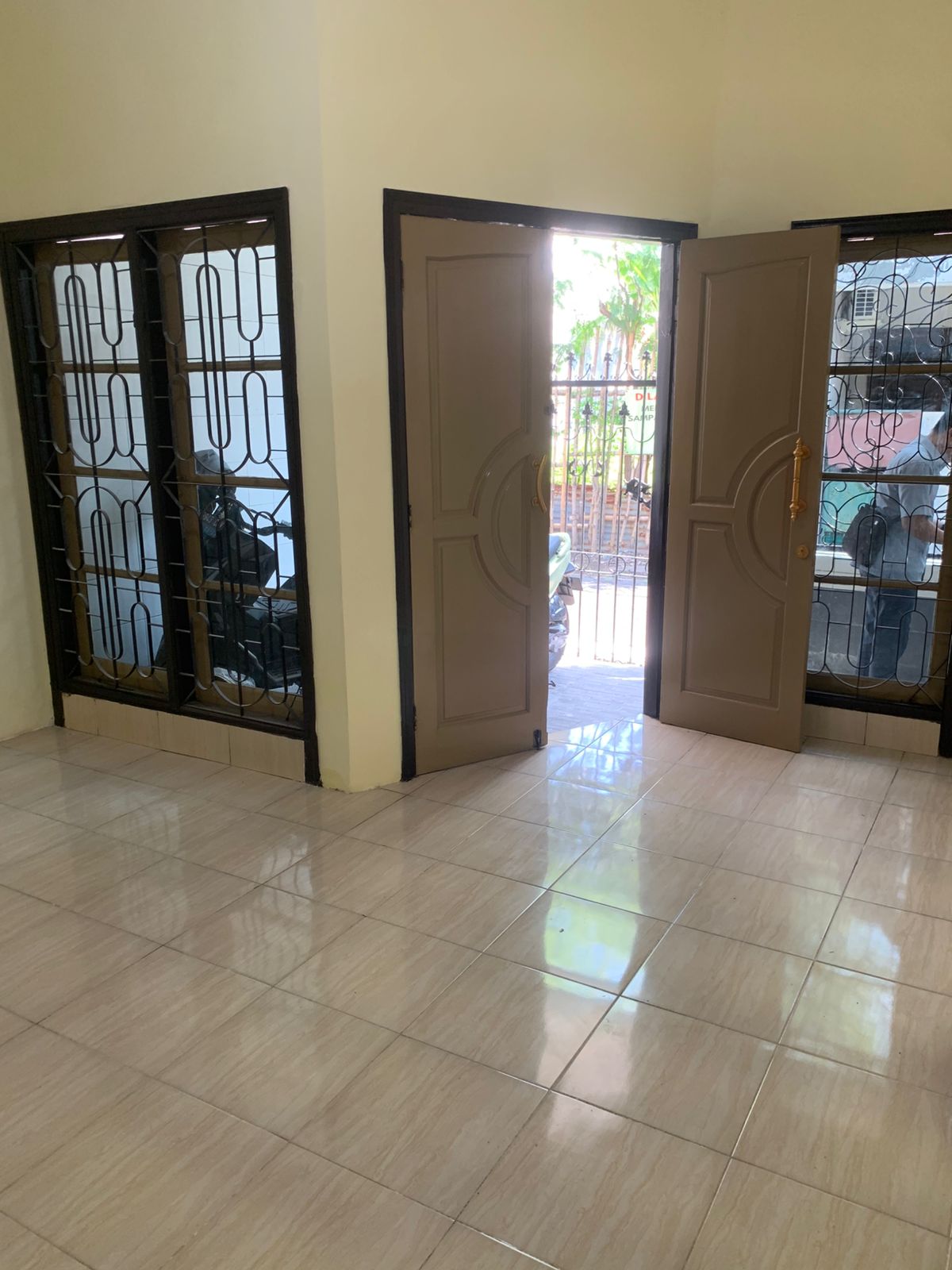Dijual Rumah Strategis di Dukuh Setro Surabaya Utara - Image 1