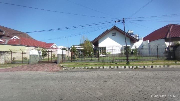 Jual Rumah Mewah Tanah Luas di Panjang Jiwo Permai Surabaya Timur - Image 1
