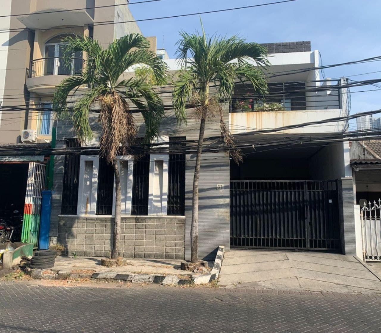 Jual Murah Lelang Rumah Mnimalis 2 Lantai Simpang Darmo Permai Lokasi Strategis Surabaya Barat - Image 1