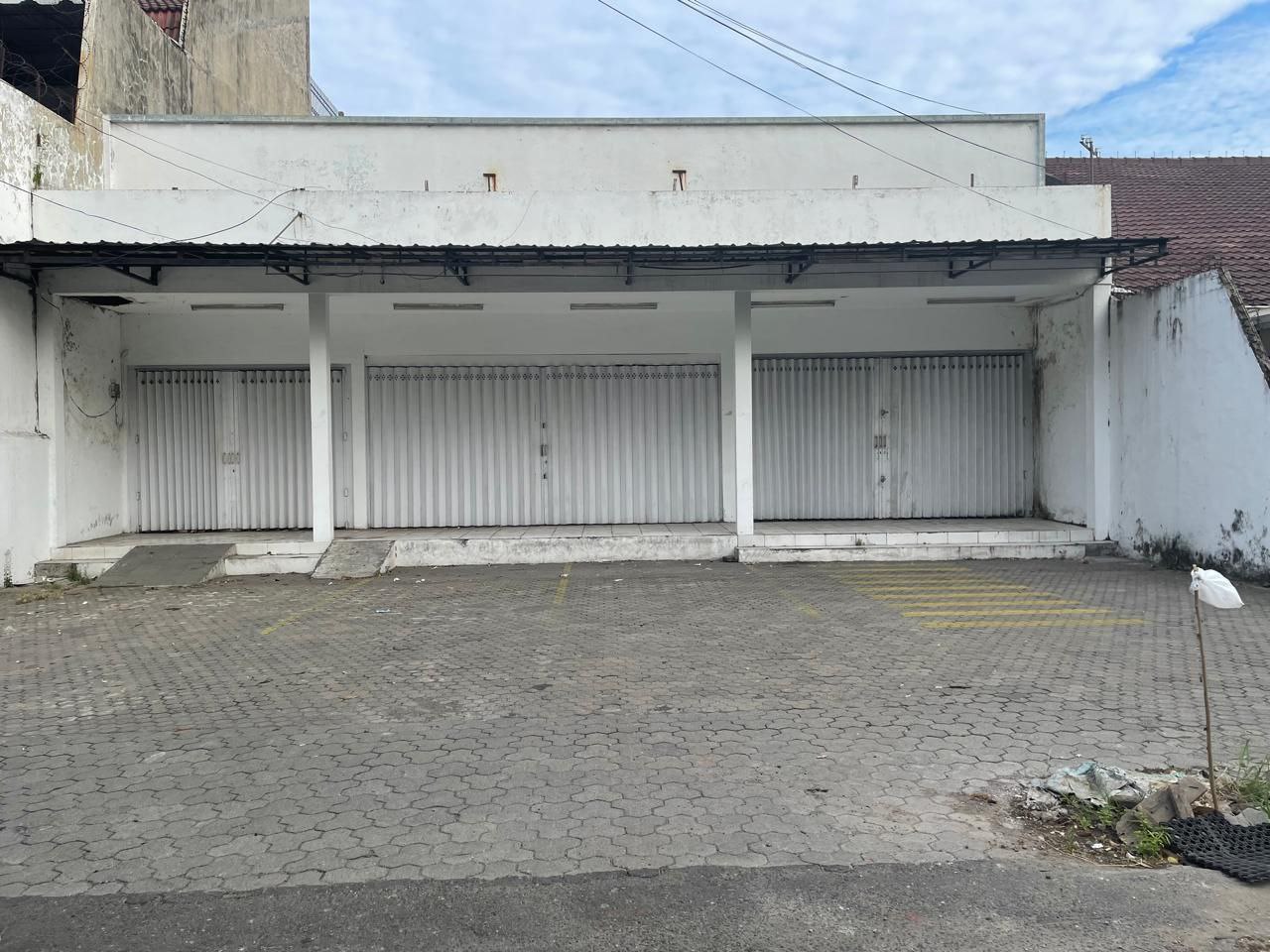 Disewakan Tempat Usaha Komersial di Raya Jemursari Surabaya Selatan - Image 1