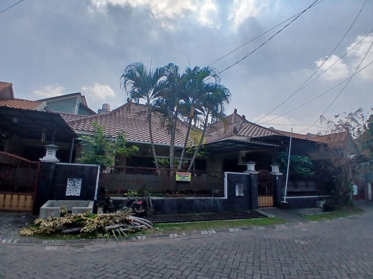 Dijual Rumah Siap Huni di Babatan Pratama, Surabaya Barat - Image 1