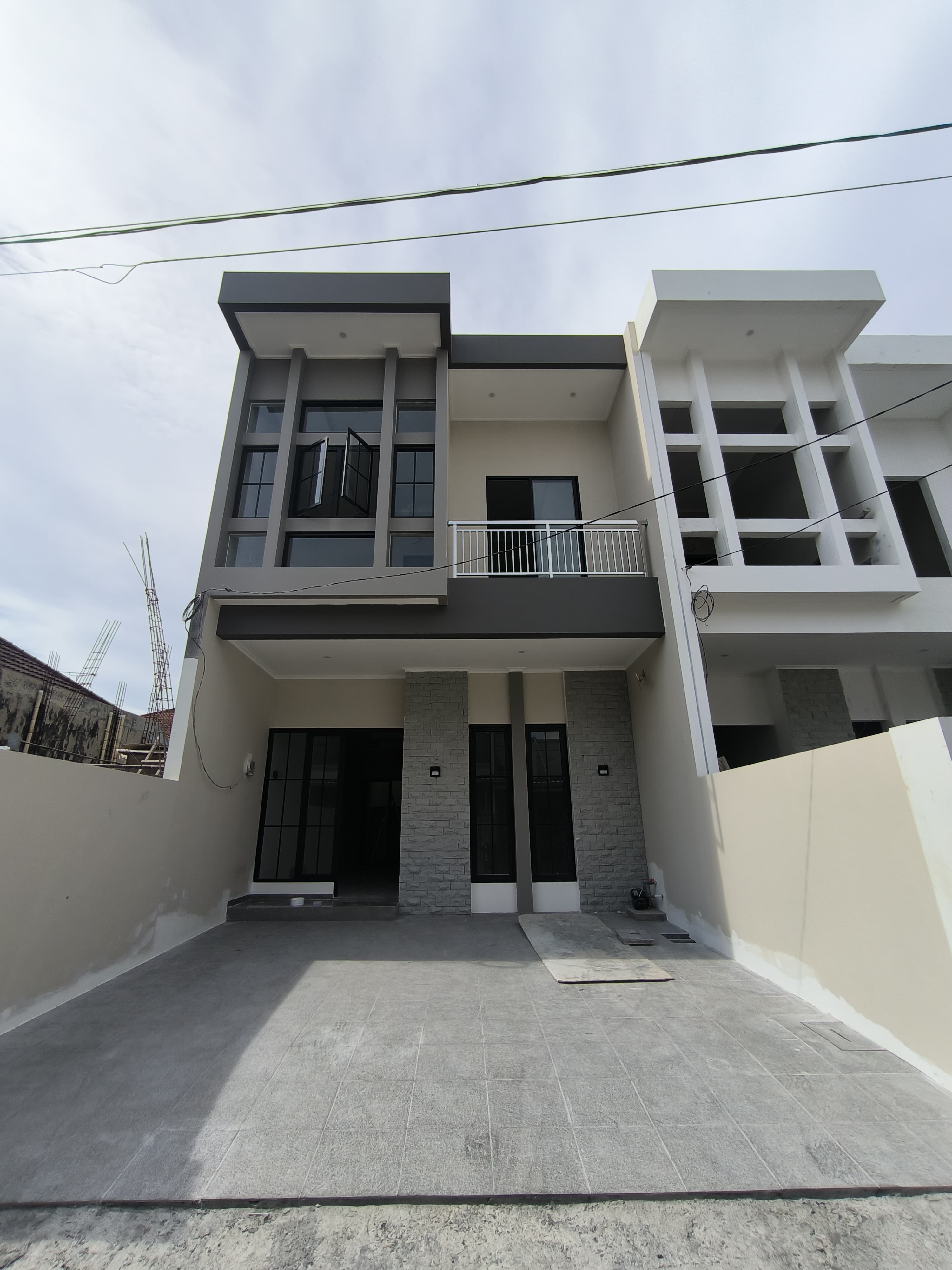Jual Rumah Baru 2 Lantai di Wisma Mukti Lokasi Strategis Surabaya Timur - Image 1