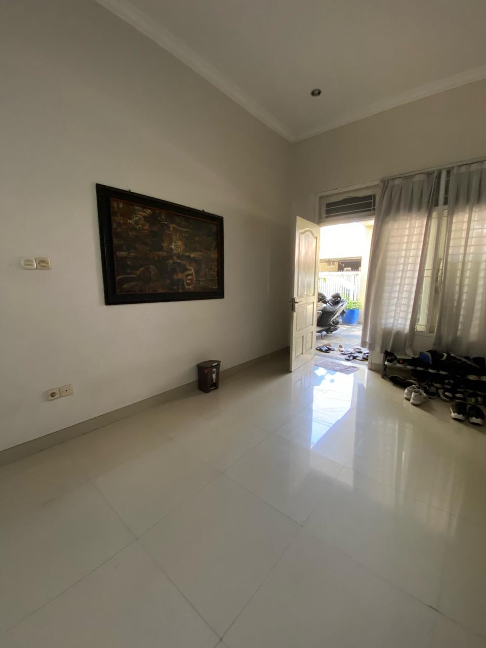 Dijual Rumah 2 Lantai Siap Huni di Jl. Mulyosari Tengah Surabaya Timur - Thumbnail 2