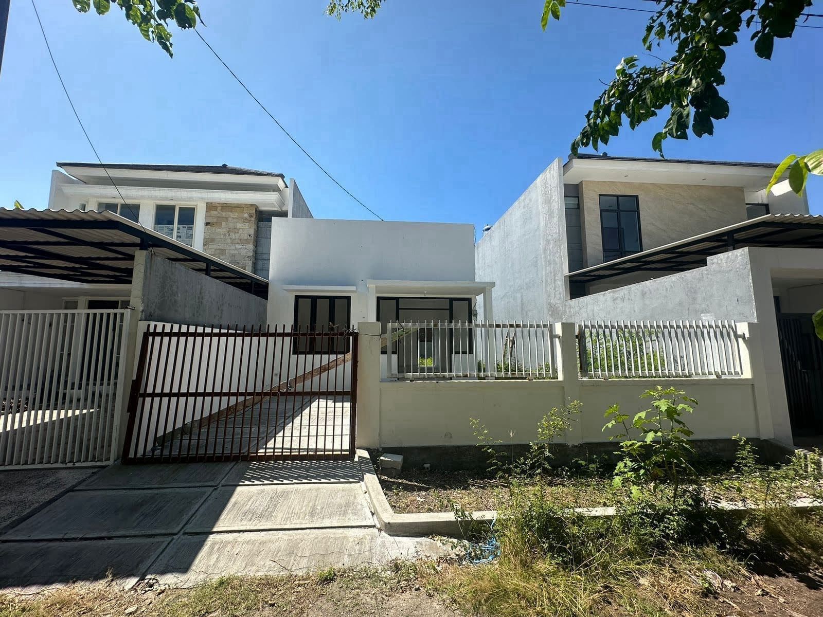 Dijual Rumah Strategis Hitung Tanah Lokasi di Tenggilis Surabaya Timur - Image 1
