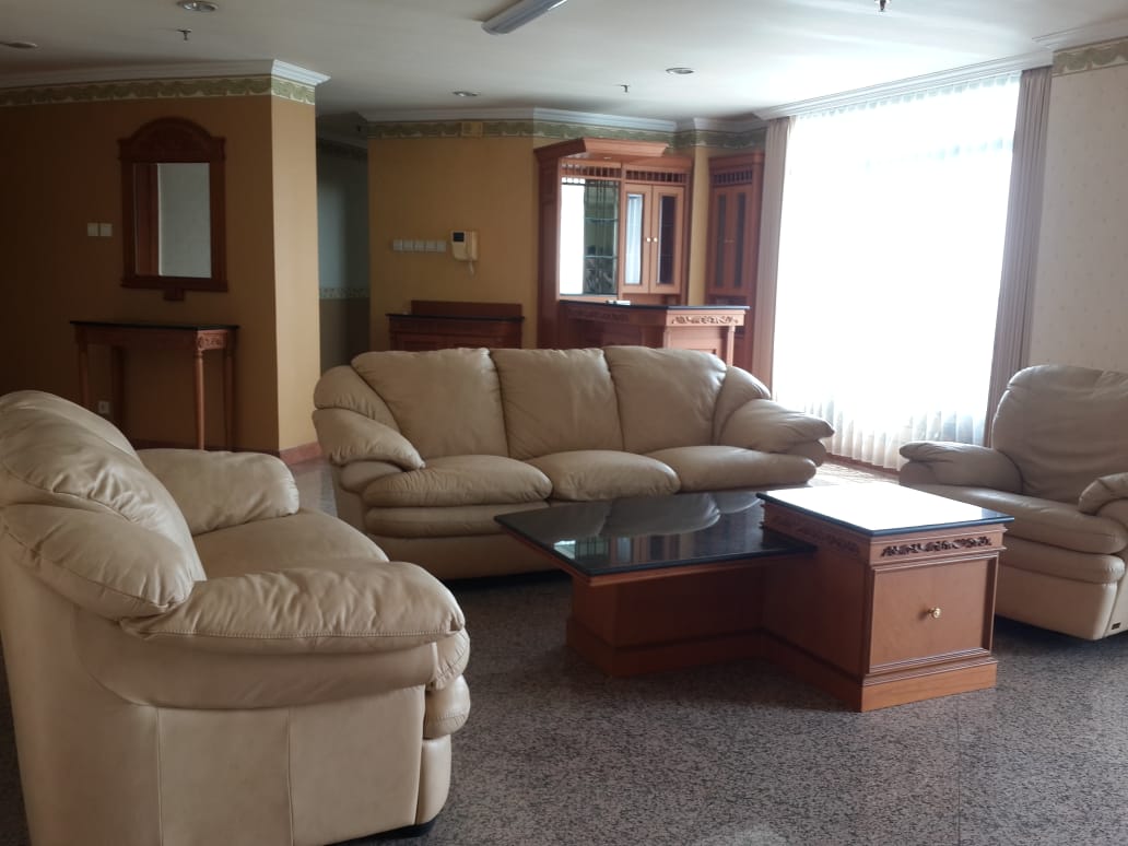 Disewakan Condominium di Graha Family Lantai 11 – Full Furnish View Golf Lokasi Premium Surabaya Barat - Image 1