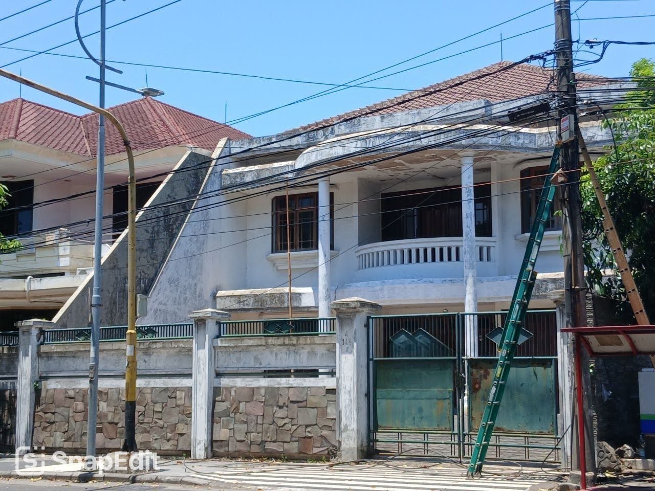 Dijual Rumah Strategis di Nol Jalan di Margorejo Indah Surabaya Selatan - Image 1