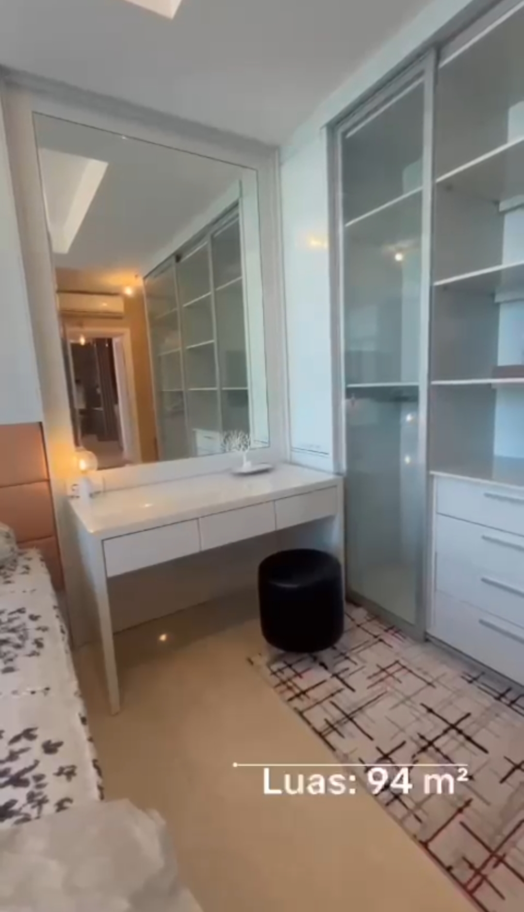 Disewakan/Dijual Apartemen Lux Voila Ciputra World Surabaya Barat - Thumbnail 3