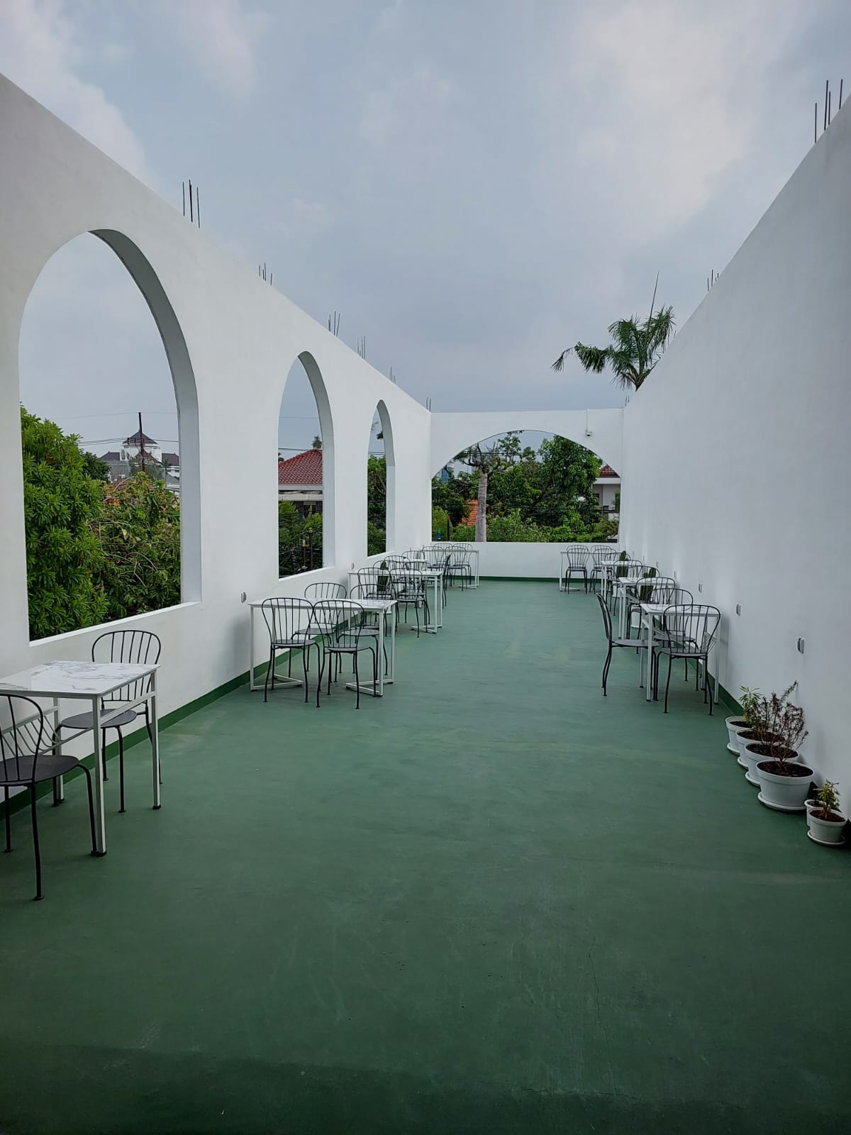 Disewakan Rumah Usaha 1.5 Lantai Posisi Hook di Kartini Surabaya Pusat - Thumbnail 2