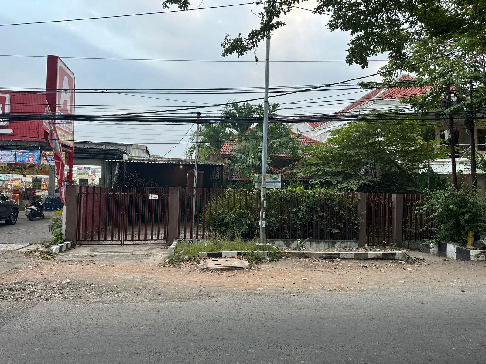 Dijual Rumah Komersial Strategis – di Tenggilis Mejoyo, Surabaya Selatan - Image 1