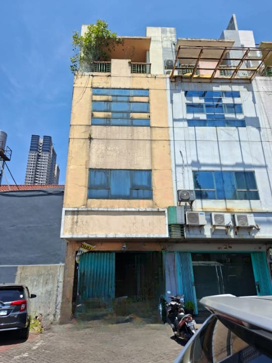 Dijual Ruko 4 Lantai Lokasi Strategis di Mayjend Sungkono Surabaya Barat - Image 1
