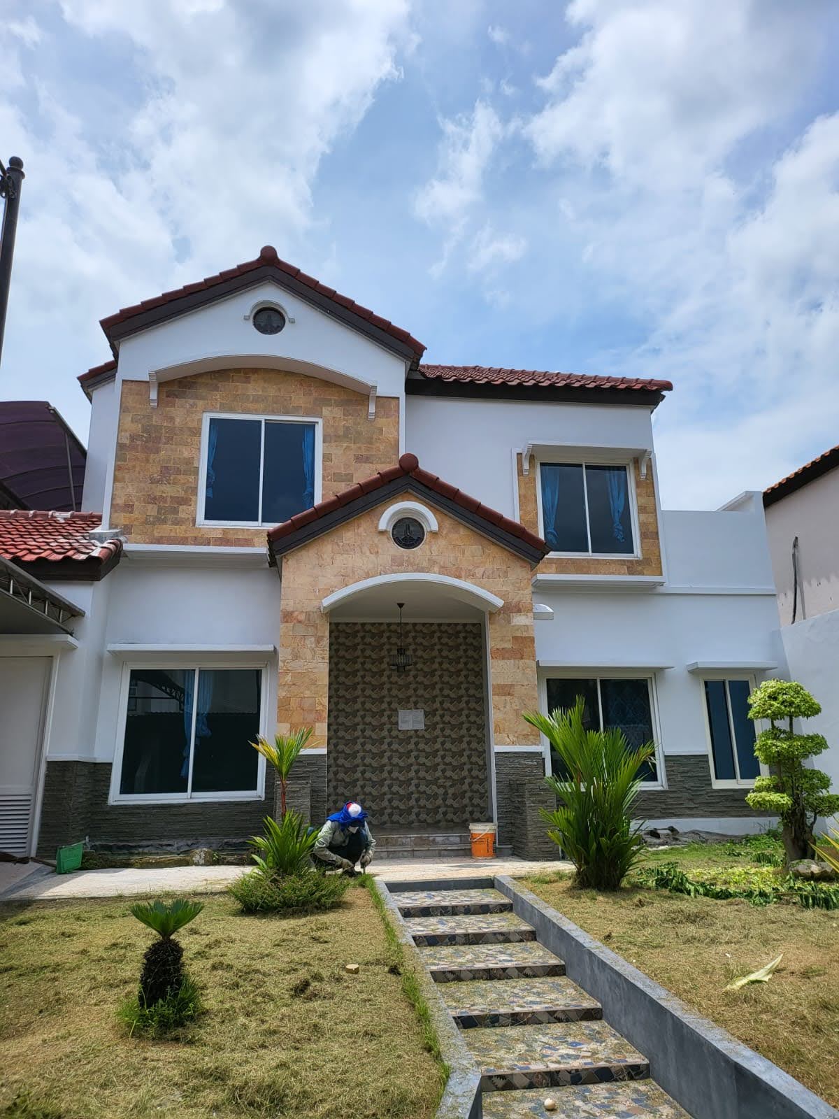 Disewakan Rumah Siap Huni di Crystal Golf Citraland – Surabaya Barat - Image 1