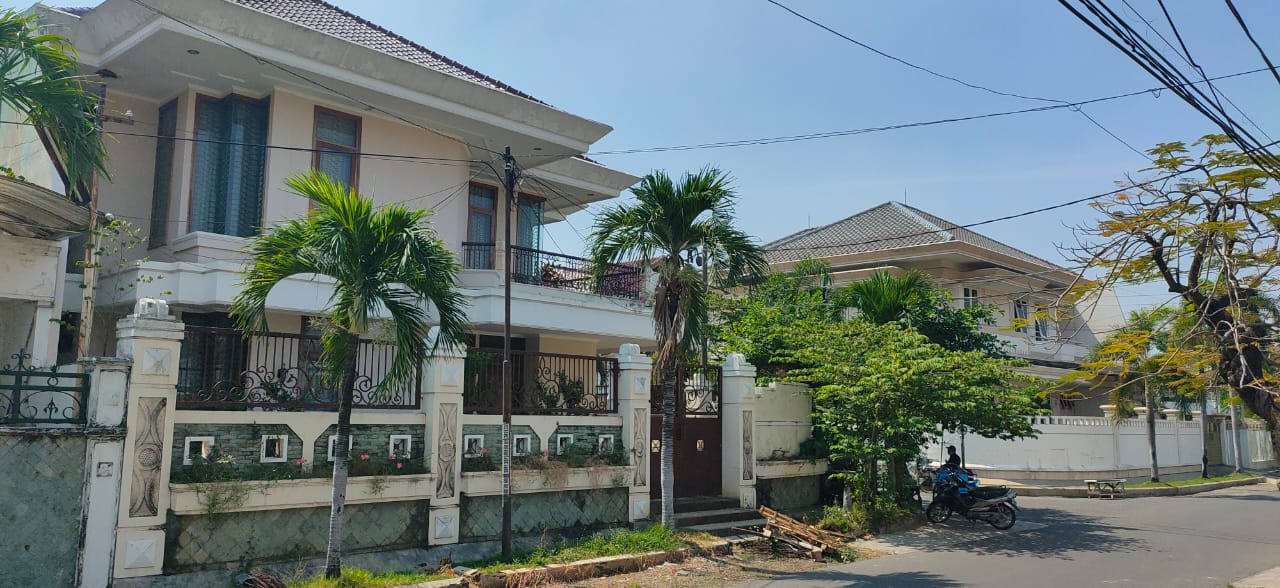 Dijual Rumah Klasik Bagus di Jl. Seruni Surabaya Pusat - Image 1