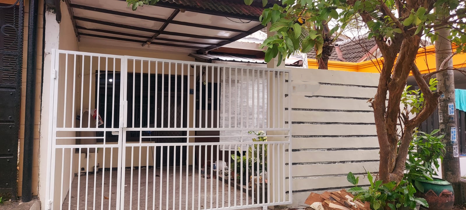 Dijual Rumah 2 Lantai Strategis di Gayung Sari Surabaya Selatan - Image 1