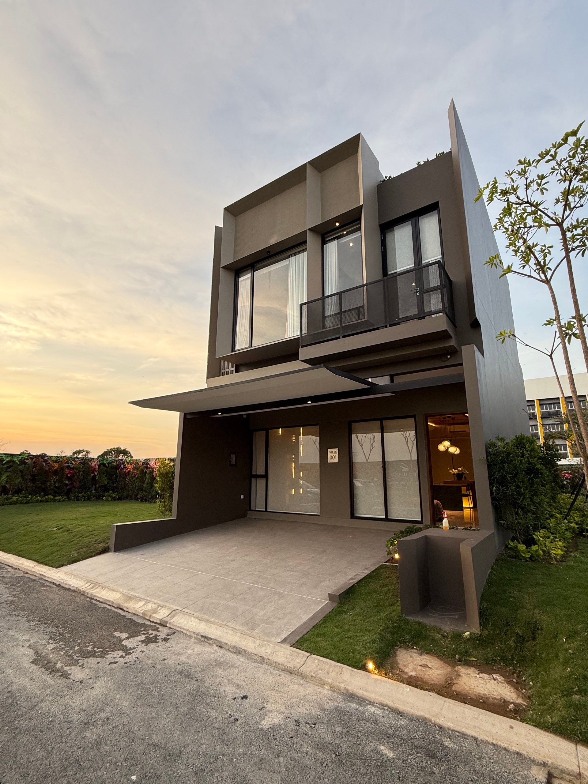 Dijual Rumah Baru Kawasan Premium di Northwest Garden Citraland Surabaya Barat - Image 1